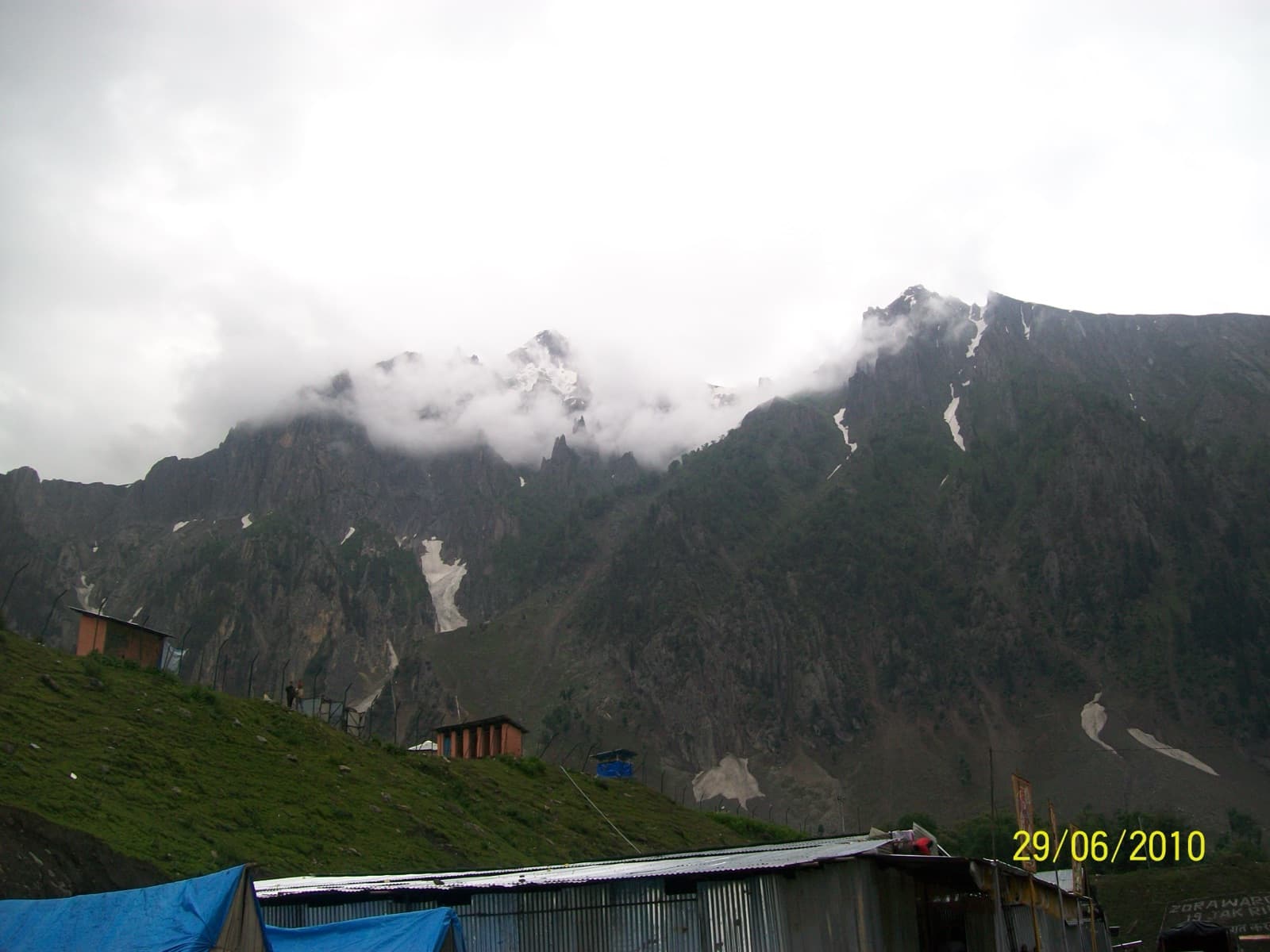 Snow-laden Himalayan peaks on the way to the holy Amarnath cave
